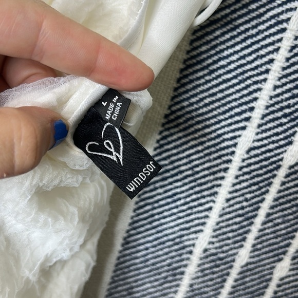 Windsor’s A Lace Romance V Neck Strappy Dress - Picture 3 of 6